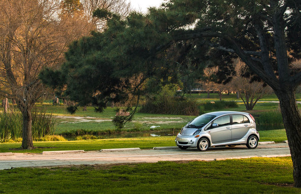 アイミーブ 中古は 坂道発進できず後ろに下がる に注意です 中古車買うならココに注意
