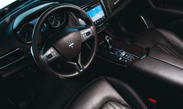 マセラティレヴァンテは 電気ショート 火災 に注意 中古車買うならココに注意