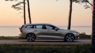 VOLVO V60 価格