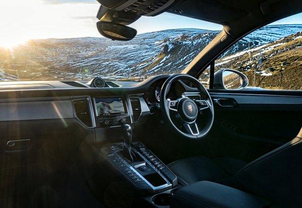 ポルシェ マカン 内装