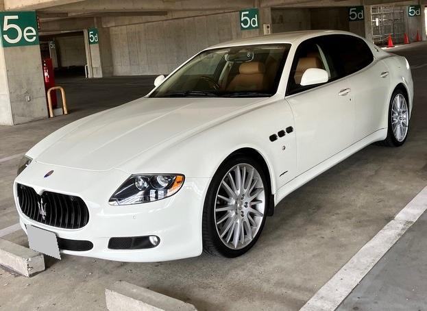 クアトロポルテ 右ハンドル