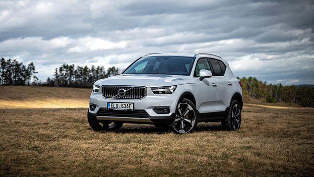 XC40 ハイブリッド 中古