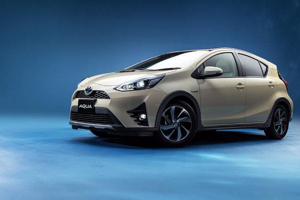 アクアクロスオーバー 中古車