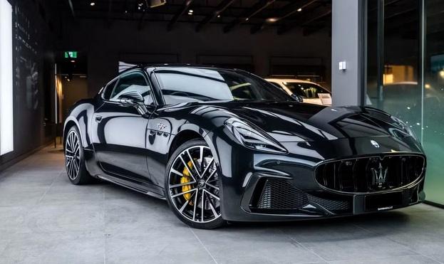 グラントゥーリズモ モデナ 価格