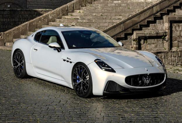 グラントゥーリズモ モデナ 中古