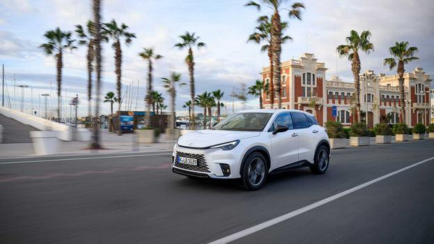 レクサス LBX 中古